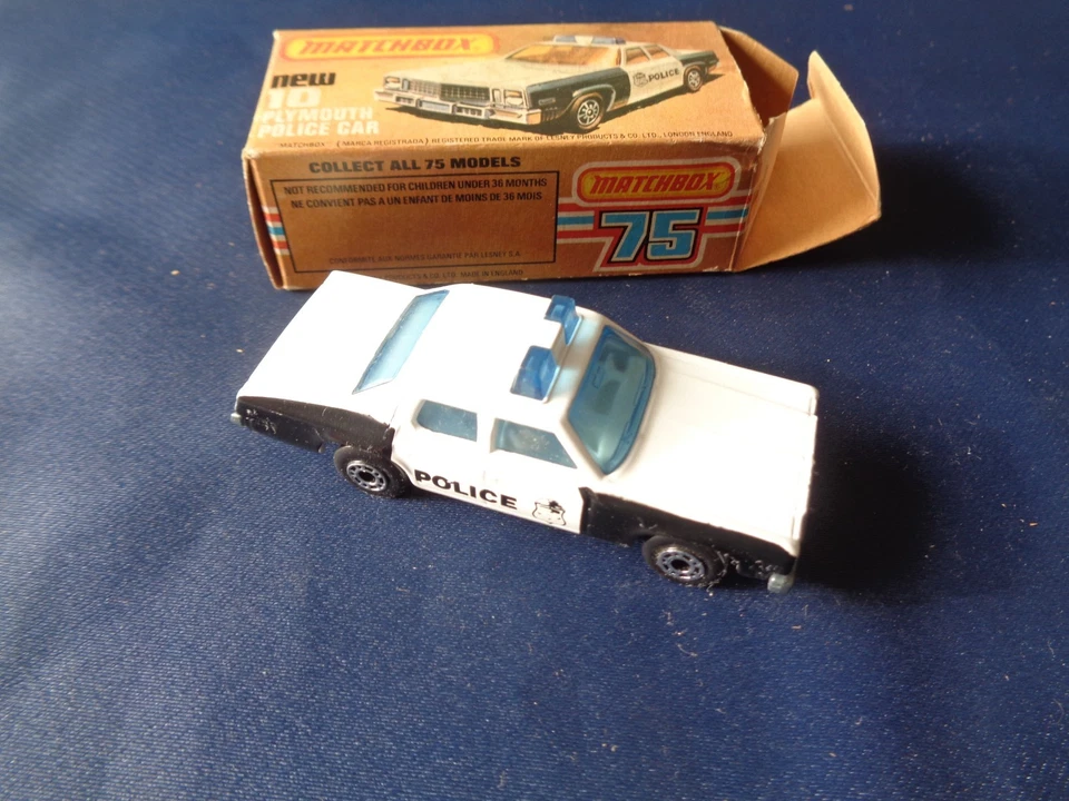 MATCHBOX COLLECT ALL 75 MODELS  SUPERFAST LESNEY PLYMOUTH POLICE CAR NUMERO 10 - Immagine 1 di 4