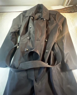 Chaqueta gabardina Marc New York Andrew Marc negra con cinturón - pequeña para mujer Foto 1 de 4