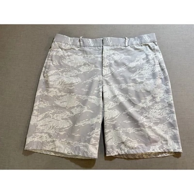 Pantalones Cortos de Golf Nike Dri-FIT Ajuste Estándar Gris Blanco Patrón Camuflado Para Hombre 38X10 Foto 1 de 4