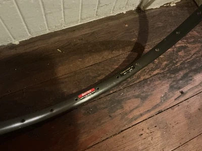 Llanta Trek Matrix Titan Tour Hecha en Estados Unidos 36 agujeros Foto 1 de 4