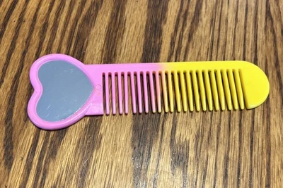 RARO Peine TootsieToy Rosa Amarillo Corazón Espejo Vintage Niñas Plástico De Colección Foto 1 de 4