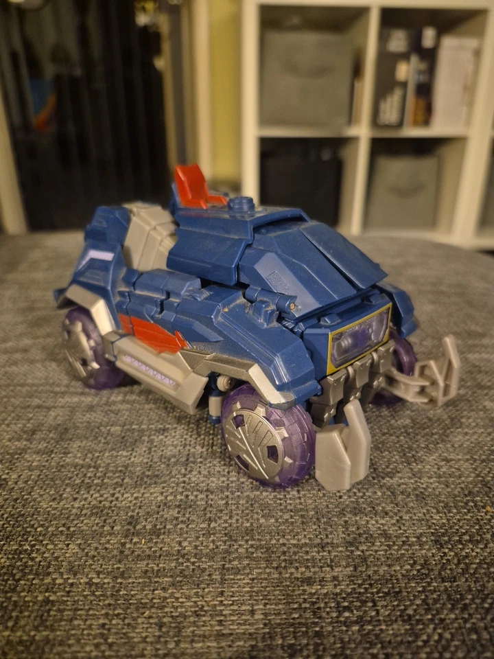 Transformers Fall Of Cybertron Soundwave 2013 Voyager Class Transforms well.  - Image 1 of 4
