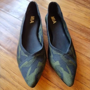 Mia Jennette Pointed Toe Ballet Flats Camo Print Black & Green Women’s Size 7.5M - Picture 1 of 12
