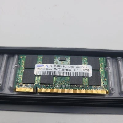 1GB Samsung DDR2-667 RAM PC2-5300U 2Rx8 M378T2953EZ3-CE6 Memory Module - Image 1 of 3