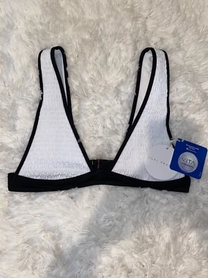 Top de natación Tori Praver Sophia L blanco y negro arrugado Foto 1 de 4