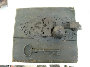 17/18TH C. RARE IRON MAIN DOOR/GATE  LOCK 10" X 5 3/4" - BEST OFFER - #2 OF 19 - Picture 1 of 10