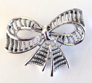 Pin de arco vintage Gerrys tono plata 1-7/8" - Imagen 1 de 4