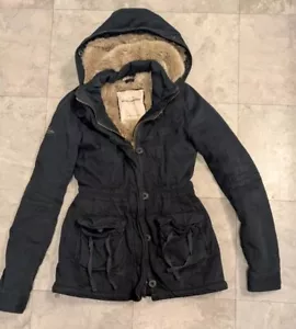 Giacca invernale con cappuccio Abercrombie taglia giovane XL / donna piccola pelliccia sintetica nera - Foto 1 di 14