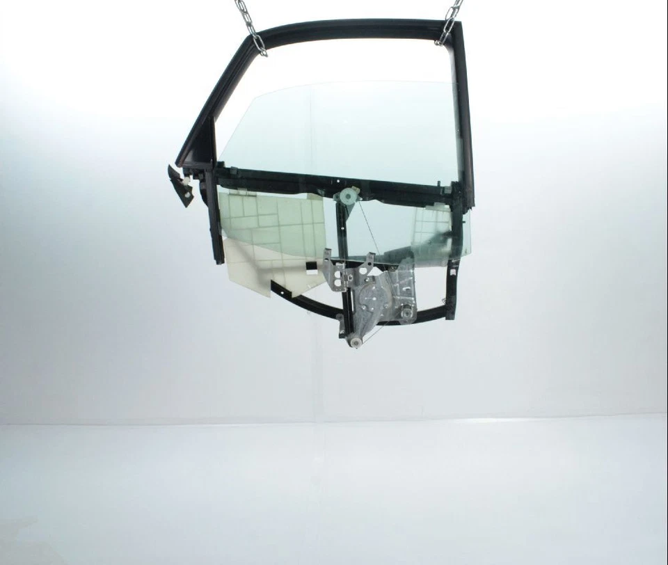 LEVE-VITRE MANUEL ARRIERE DROIT 8D0839462 AUDI A4 - 1 phase 2 (02/1999 01/2001) - Photo 1/1