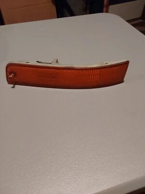 Левый угловой фонарь на бампер 1993 Lexus Ls400 - Изображение 1 из 2