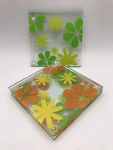 4 Glass Coasters Mod Daisy Flower Power Yellow Orange Green 3.5" Square - Foto 1 di 6