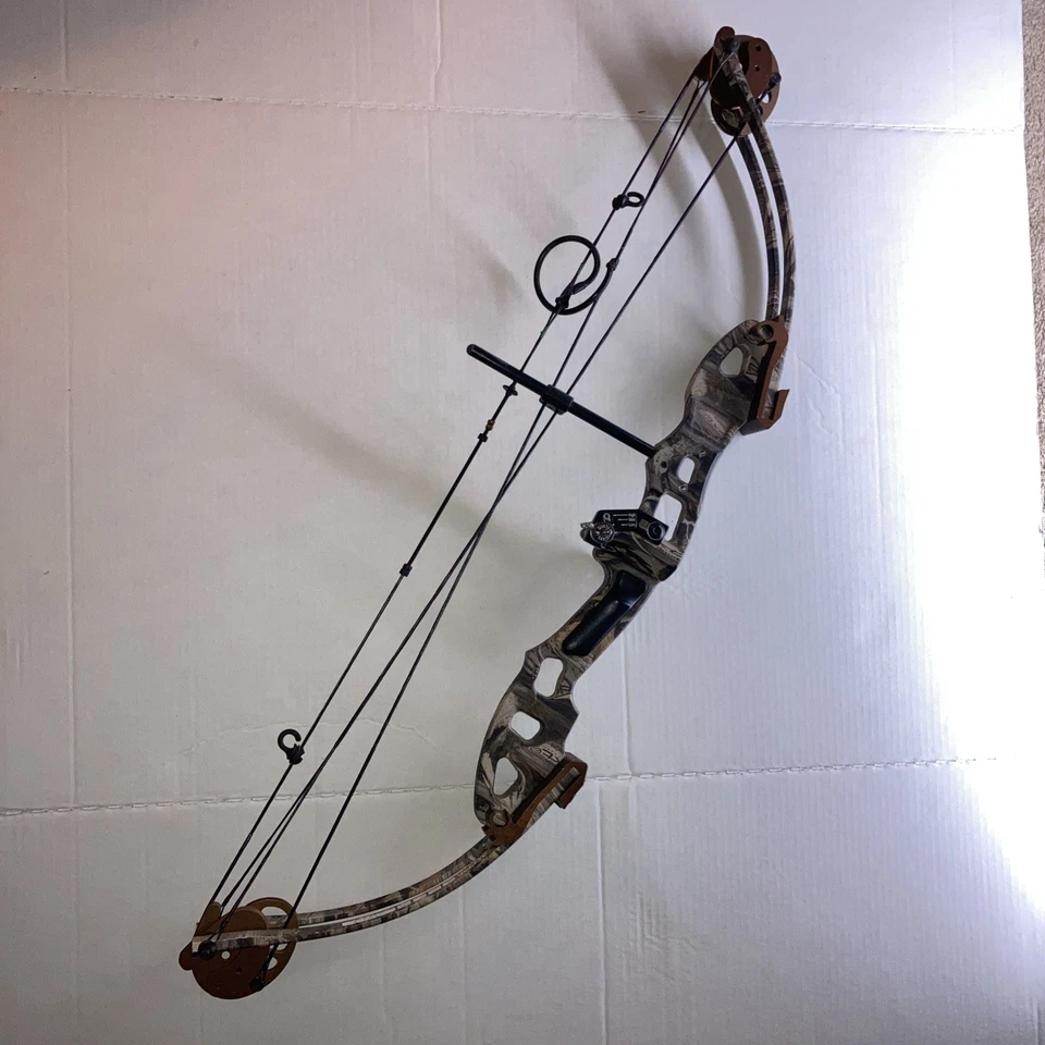 Arco compuesto Alpine Archery para diestros 21-28” dibujo 24494BW Foto 1 de 4