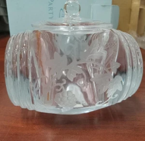 NIB -PartyLite Grape Leaf Votive Holder Frosted Glass Etched with Lid - Picture 1 of 9