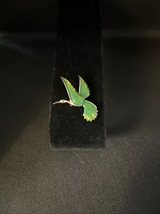 (G1287) Bird Hummingbird Green Yellow Enamel GERRYS Vintage Gold Brooch Pin - Picture 1 of 2