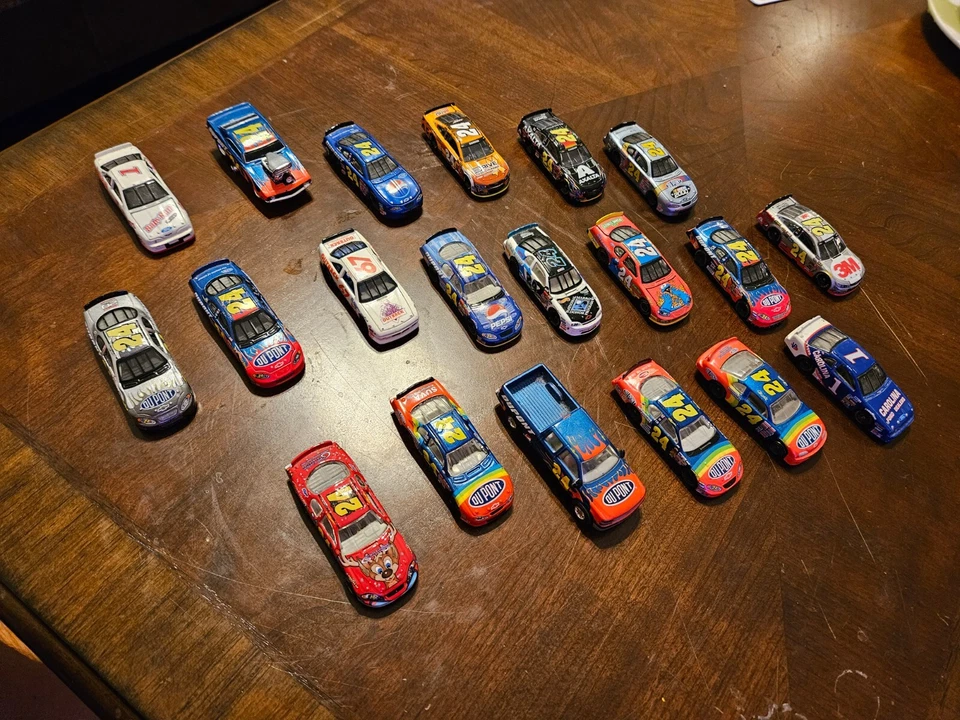 Jeff Gordon Lot of 25 1/64 Nascar Diecast Action Lionel #24 Dupont - Image 1 of 4