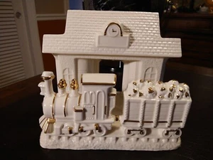 LENOX CHRISTMAS PRESENT VOTIVE CANDLE HOLDER TRAIN WAGON TRAIN STATION HOUSE - Picture 1 of 5