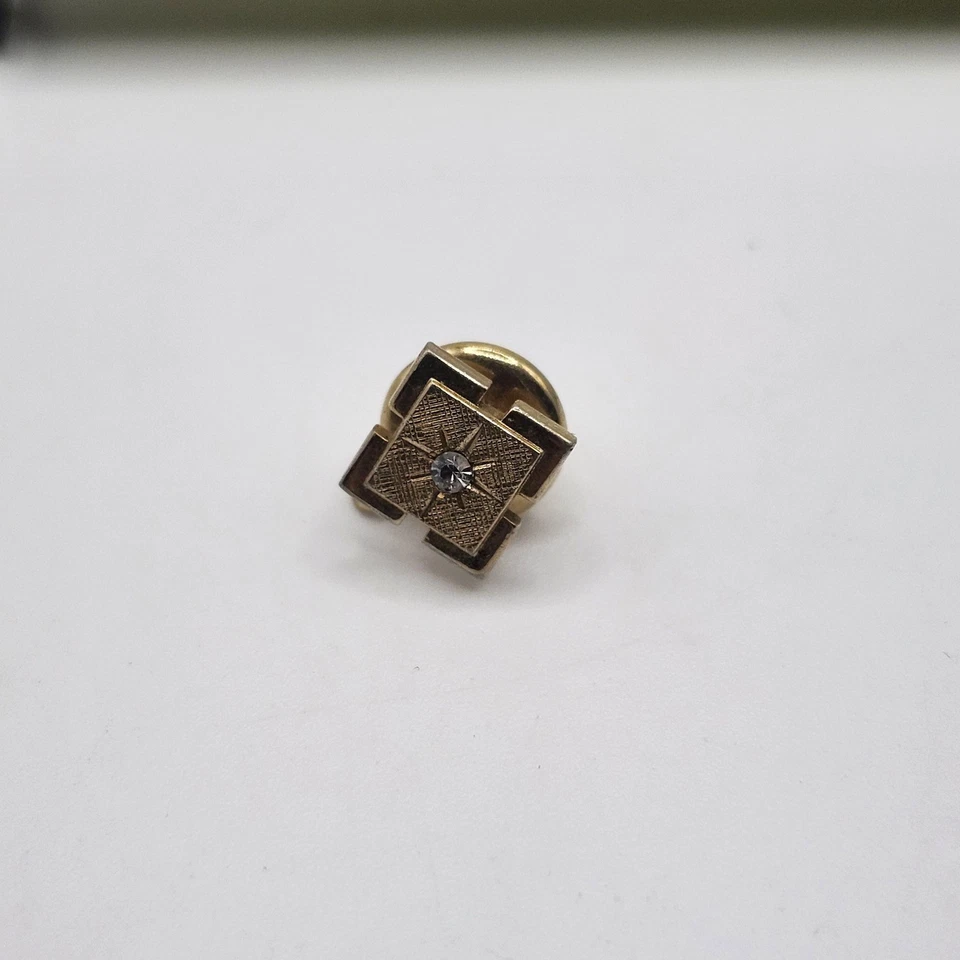 Vintage Masonic Square Compass Lapel Pin Tie Tack Gold Tone Small Freemason KS2 - Image 1 of 4