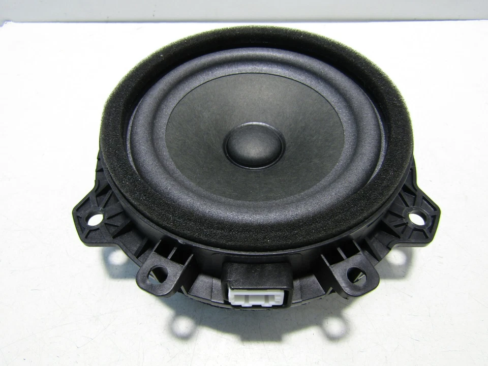 KIA STONIC 2017-20 OFFSIDE/RIGHT REAR DOOR SPEAKER 96330-H8000            O4137 - Image 1 of 4