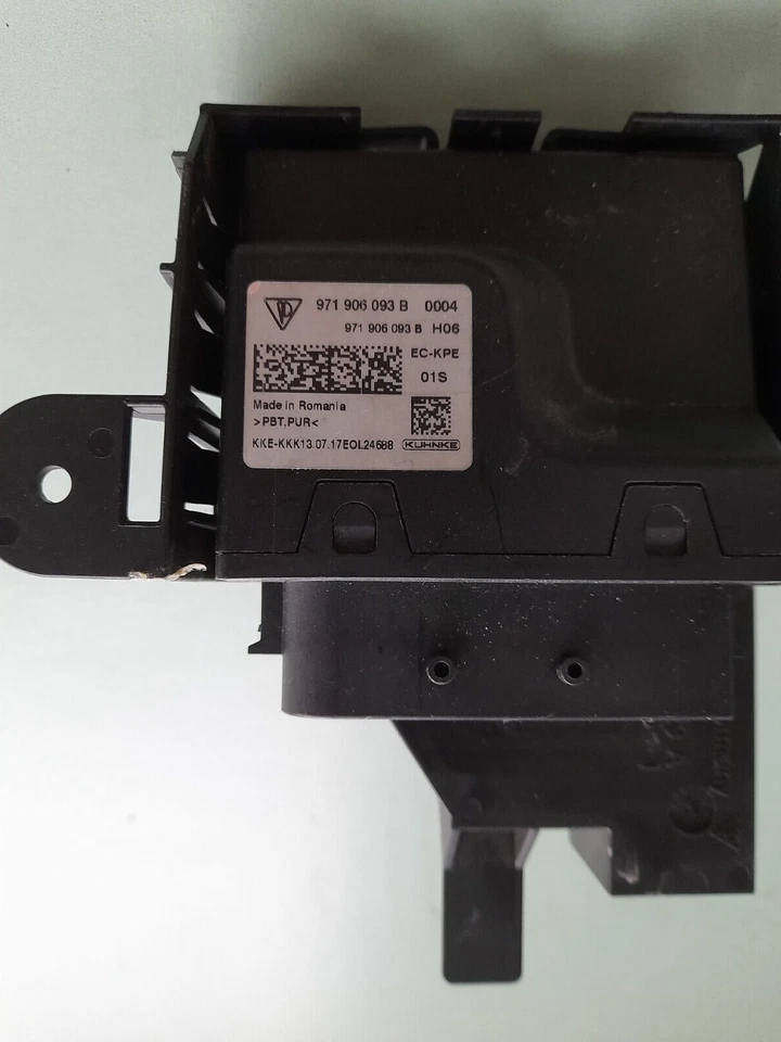 centralina comando pompa benzina porsche panamera hybrid 971 - Immagine 1 di 3