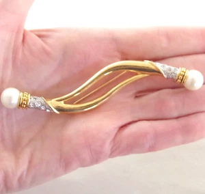 3.75" VTG 1994 AVON CLASSIC DESIGNS COLLECTION CURVED BAR w/ PEARL ENDS BROOCH - Picture 1 of 17