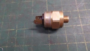 INTERRUPTOR DE 2 CLAVIJAS ORIGINAL TROJAN O&K 10738233000, TEREX, 10-738233000, TRV A, 306 897 - Imagen 1 de 10