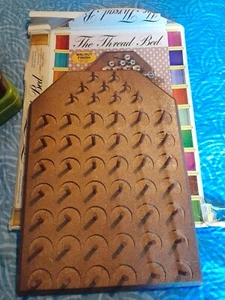 Vtg The Thread Bed W/ Box 1978 & 4 Wilson Plastic Thread Holder Containers - Picture 1 of 17