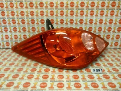 Luz trasera lateral del conductor Nissan Versa HTBK 2007,2008,2009,2010,2011,2012 OEM Foto 1 de 4
