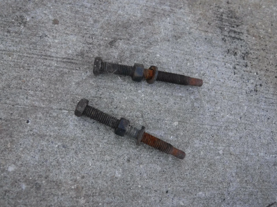 John Deere JDX 1974 6c piezas de moto de nieve: pernos de apriete de pista Foto 1 de 1