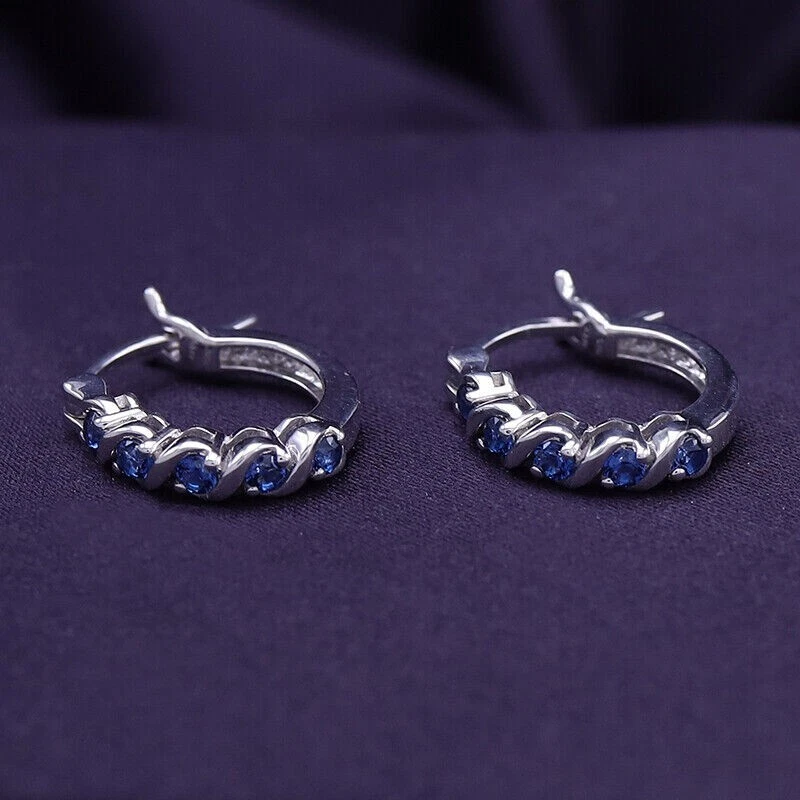 Pendientes de aro de oro blanco real de 14 k para mujer redondos de zafiro azul natural de 0,50 quilates Foto 1 de 4