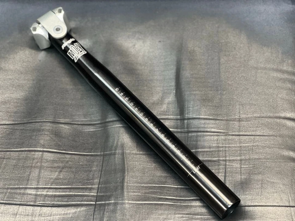 Tija de sillín Moby con anillo/anillo 31,6 mm negra Foto 1 de 4