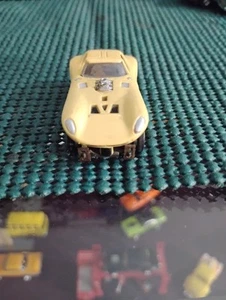 VINTAGE AURORA YELLOW CHEETAH T-JET HO SCALE SLOT CAR - Photo 1/17