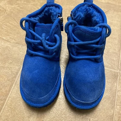 Botas UGG Neumel niños pequeños (talla 11) Foto 1 de 4