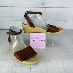 Crocs LEIGH ANN Dual Comfort braune Knöchelriemen Plateau Keilabsatz Sandalen Größe 10 - Bild 1 von 20