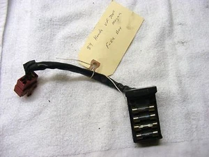 84 Honda VF700 C Magna VF 700 Fuse Box - Picture 1 of 1