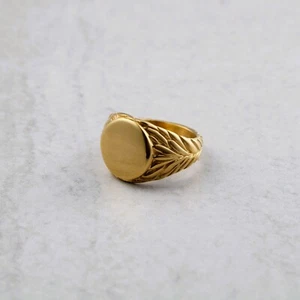 Gold Circle Signet Ring Wreath Stainless Steel Statement Pinky Ring - Picture 1 of 7