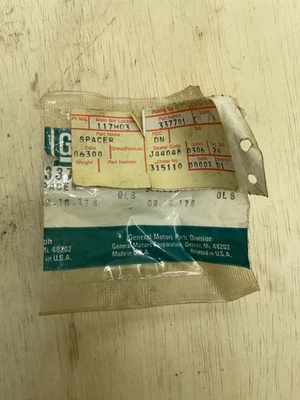 Espaciador de ventana de ventilación GM OEM 78 Chevy GMC C50 C60 C65 C70 337701 - NOS Foto 1 de 2