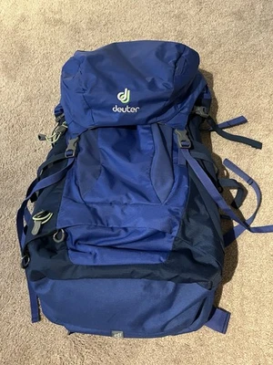 Deuter Futura 28 SL Women's Hiking Backpack with Rain Cover - Image 1 of 4