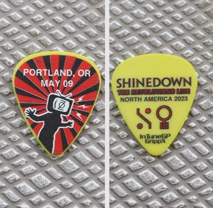 SHINEDOWN 2023 The Revolution Live Tour Gitarren-Plektrum ~ Portland, Oregon 09. Mai - Bild 1 von 1