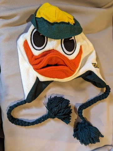 UO University of Oregon Ducks Stocking Hat Ski Ear Flap Cap Tassels Mascot Wear Cover