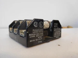 Buss R25030-3SR Fuse Block (3 Pole, 30 Amp, 250 Volt) Including 3-30 amp fuses - Picture 1 of 6