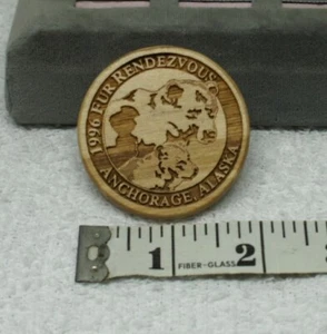 Prendedor de cita de piel SN595 1996 Rondy Anchorage Alaska NUEVO oso y cachorro de madera - Imagen 1 de 2