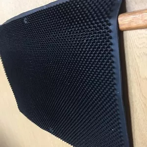 Elico Gummi Pferd Pony Kratzwand/Pfostenmatte stabil feldmatt - Bild 1 von 1