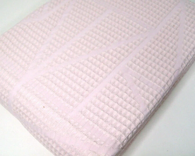 Cortina de Ducha West Elm Orgánica Tono Grisáceo Rubor Rosa Triángulo Patrón Gofre Foto 1 de 4