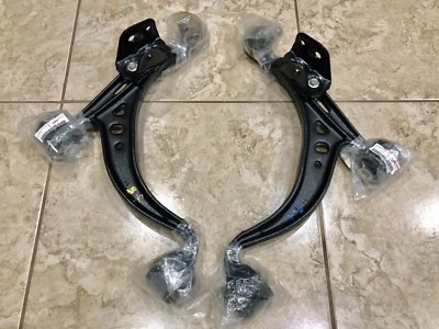 *NUEVO PAR DE BRAZOS DE CONTROL INFERIORES DELANTEROS IZQUIERDO Y DERECHO LEXUS 1993-1997 SC300 Sc400 OEM Foto 1 de 4