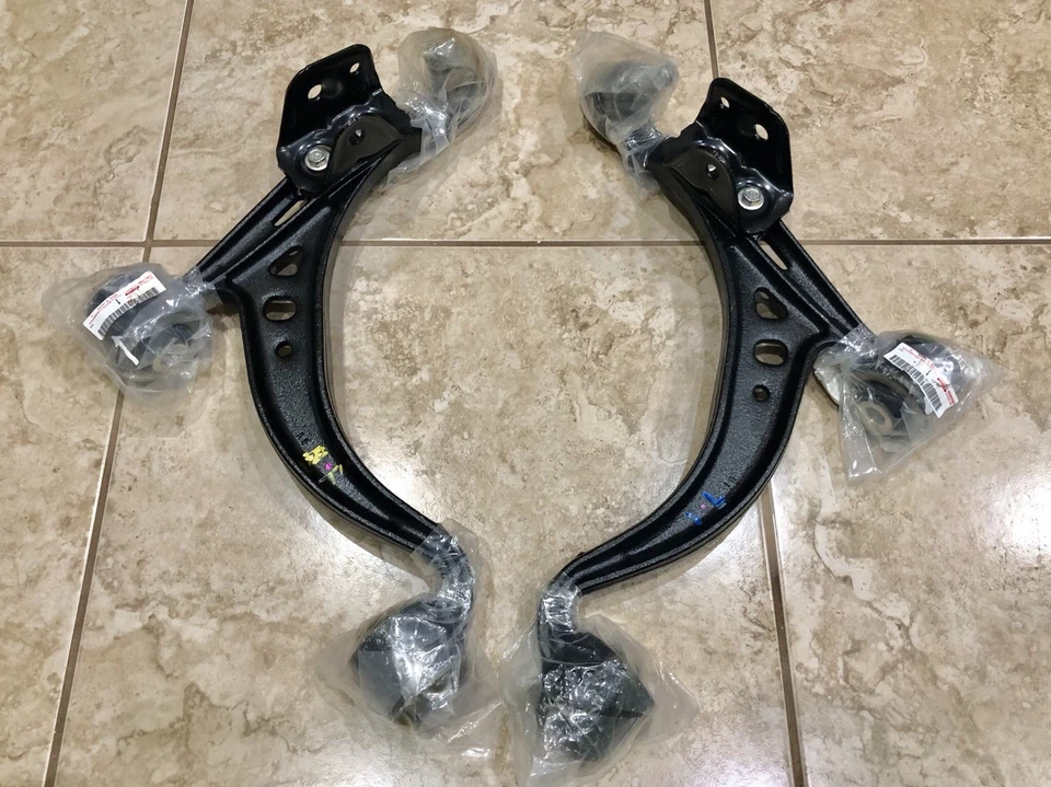 *NUEVO PAR DE BRAZOS DE CONTROL INFERIORES DELANTEROS IZQUIERDO Y DERECHO LEXUS 1993-1997 SC300 Sc400 OEM Foto 1 de 4