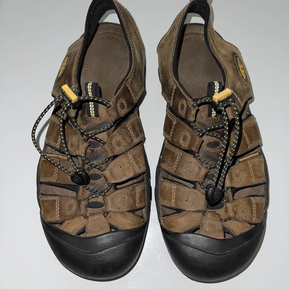 男式 Keen 防水皮革运动凉鞋 9 码闭趾。 二手状况完好! — 第 1/4 张图片