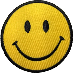 SMILE HAPPY FACE Hippie Retro Aplique Bordado Coser Hierro en Parche Amarillo Negro - Imagen 1 de 1