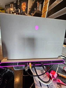 Alienware X17 R1, I7-11800 2.3ghz, RTX 3080, 1TB SSD - Picture 1 of 2