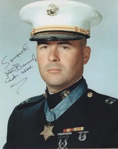 HARVEY BARNUM SIGNED 8x10 PHOTO AUTOGRAPH VIETNAM MEDAL OF HONOR MILITARY - Picture 1 of 1