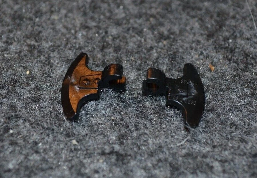  (2) Black Axe / Halberd / Castle Head / Tip Bricks ~ Lego ~ NEW ~ Castle - Imagem 1 de 1